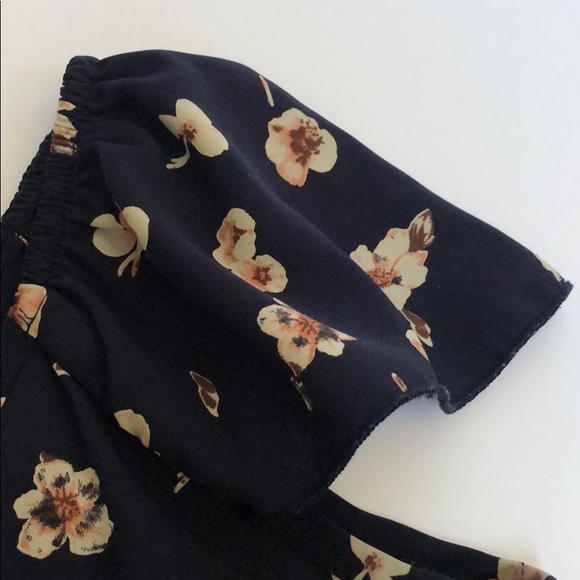 Macy blue floral romper - Picture 3 of 6